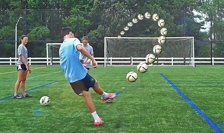 Cách thực hiện kỹ thuật sút bóng xoáy